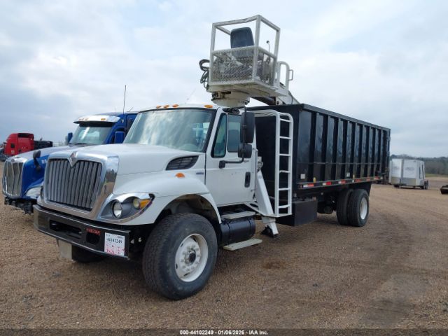 International 7000 7400 Image 4