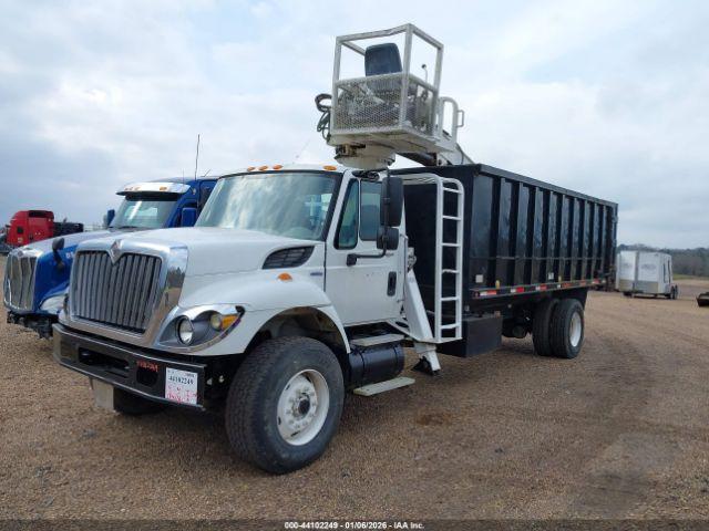 International 7000 7400 Image 4