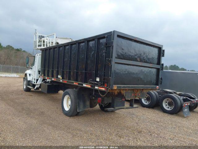 International 7000 7400 Image 3