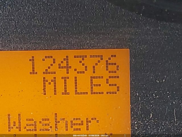 International 7000 7400 Image 2