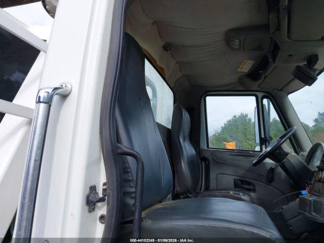 International 7000 7400 Image 10