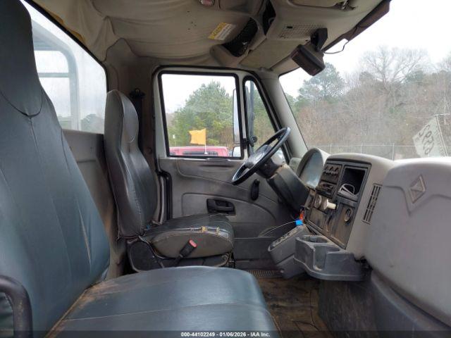 International 7000 7400 Image 9