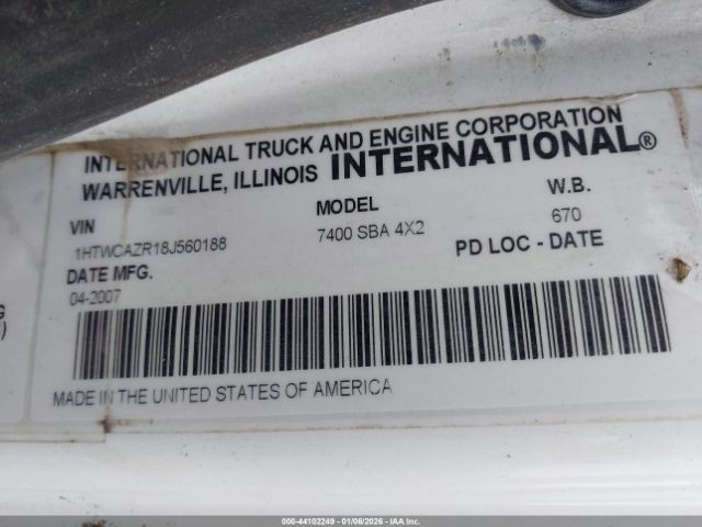 International 7000 7400 Image 5