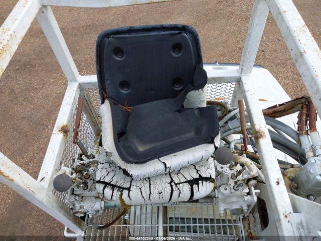 International 7000 7400 Image 11