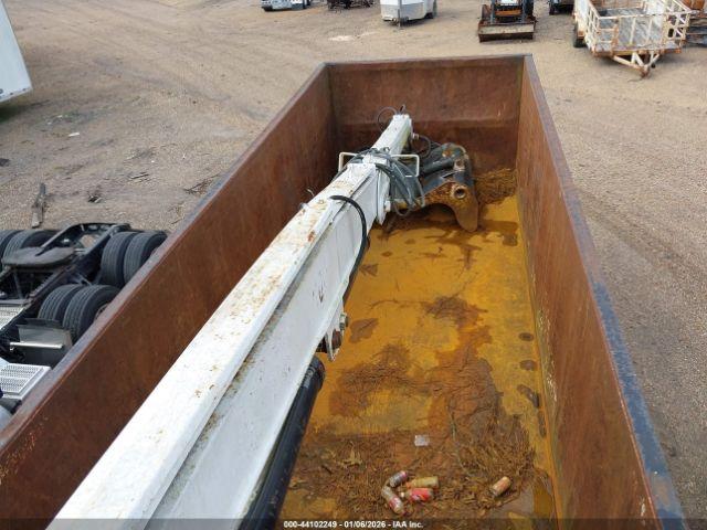 International 7000 7400 Image 16