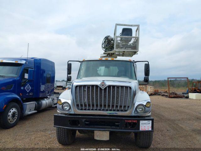 International 7000 7400 Image 12