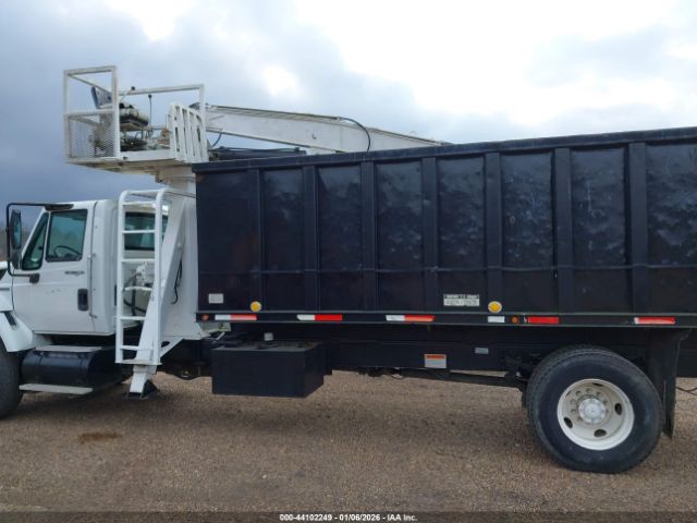 International 7000 7400 Image 14