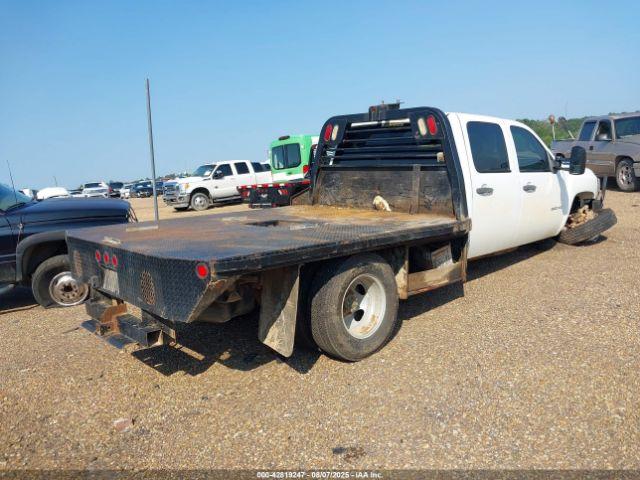 Chevrolet Silverado 3500 Work Truck Image 3