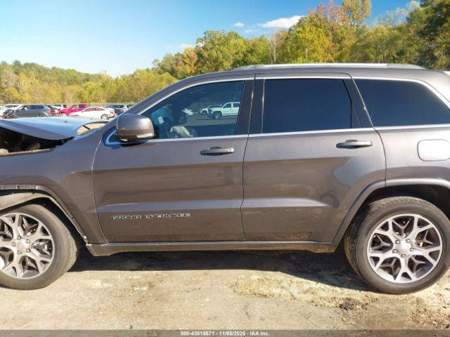 Jeep Grand Cherokee Sterling Edition 4x2 Image 11