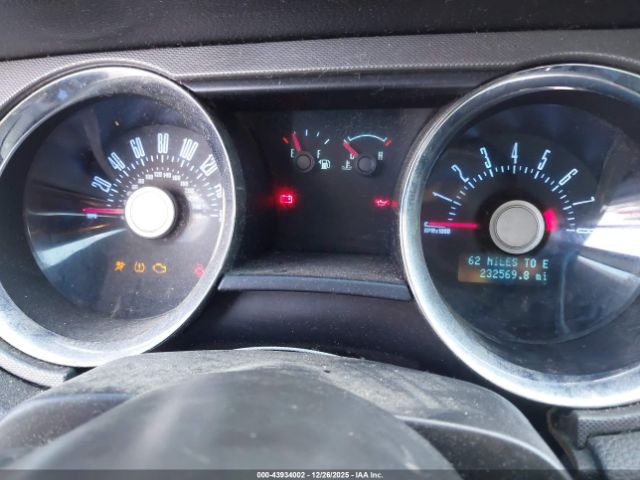 Ford Mustang V6 Image 3