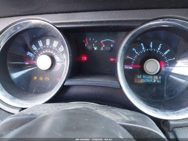 Ford Mustang V6 Image 3