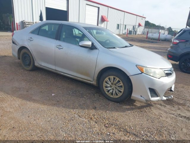 Toyota Camry Le Image 1