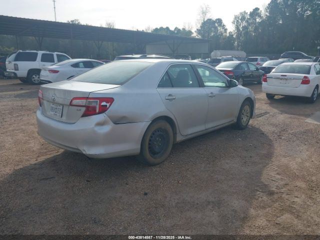 Toyota Camry Le Image 4