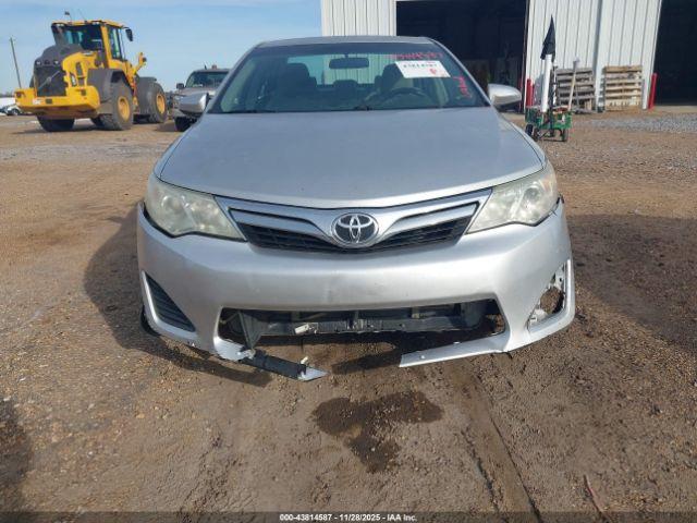 Toyota Camry Le Image 6