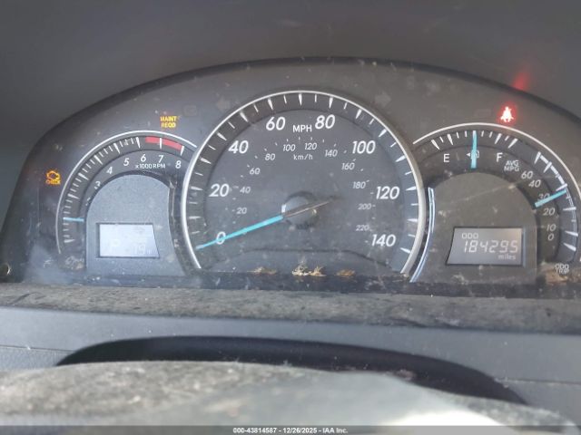 Toyota Camry Le Image 13