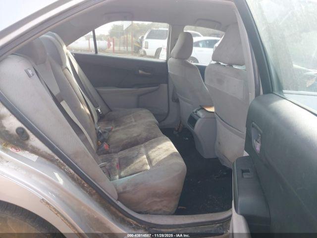 Toyota Camry Le Image 9