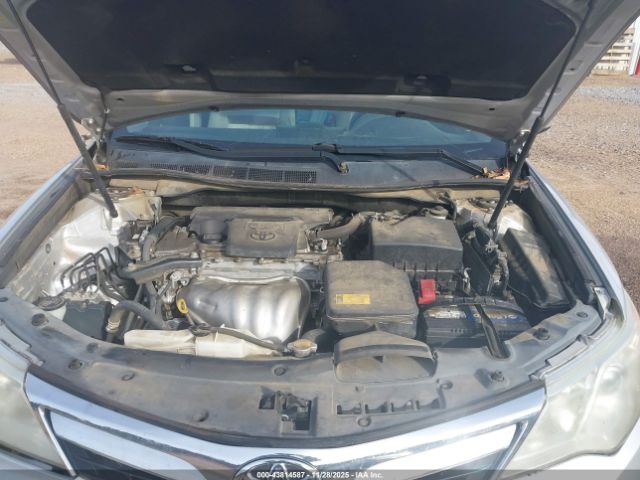 Toyota Camry Le Image 8