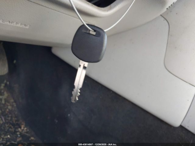 Toyota Camry Le Image 12