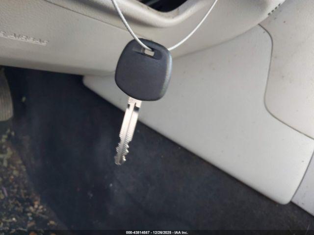 Toyota Camry Le Image 12