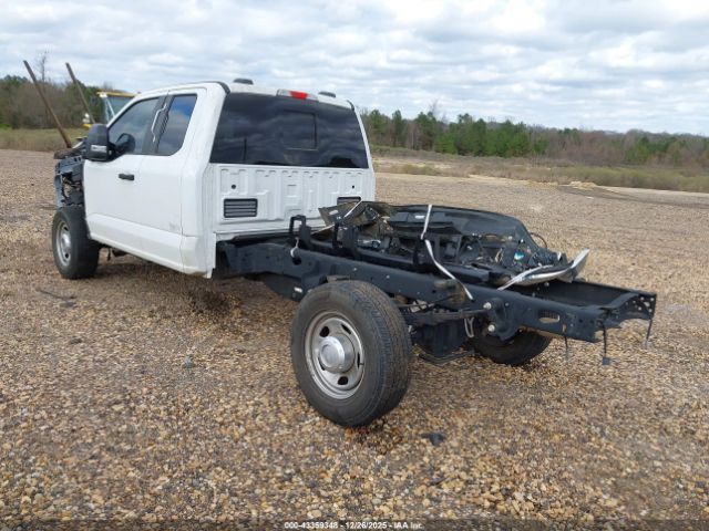 Ford F-350 Xl Image 4