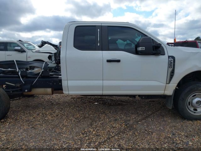 Ford F-350 Xl Image 15